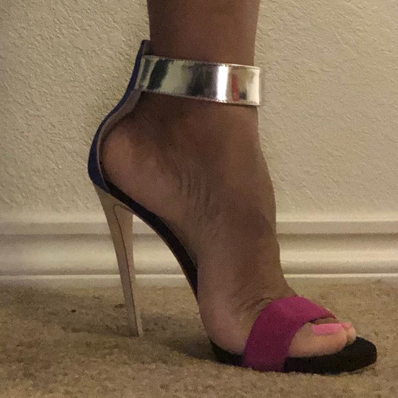 Designer 4.5” Heels - Picture 4 of 5